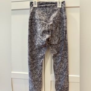 Lululemon Cropped Align leggings. Women’s size 2.